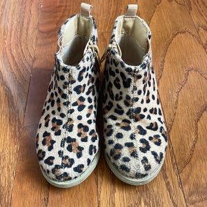 Toddler size 6 leopard print booties, old navy